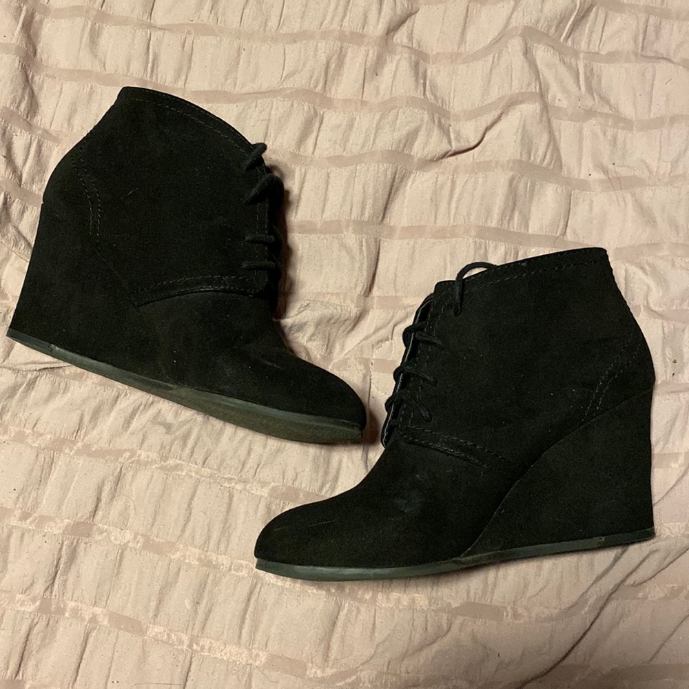 Arizona Black Wedge Boots | size 7